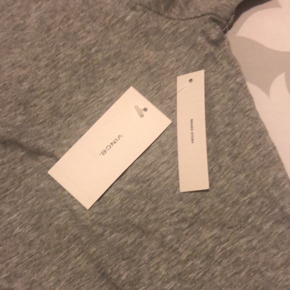 NWT Vince unisex v neck T-shirt in gray - Picture 5 of 5